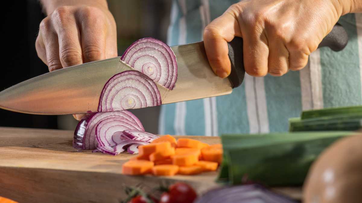 How not to cry while cutting onions, according to the experts [Video]