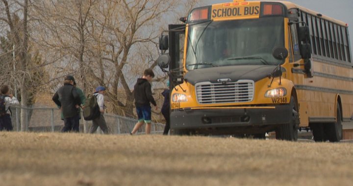 How Saskatchewan parents are coping with noon supervision withdrawn in schools [Video]