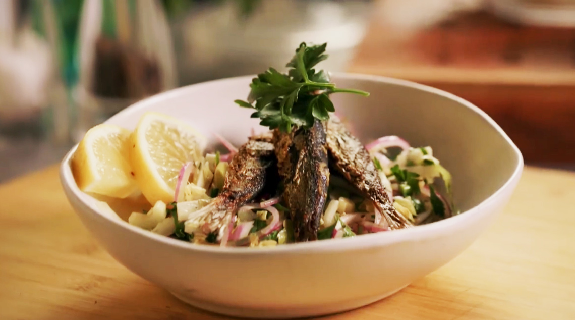 Sardines with a zesty salad for a quick lunch [Video]