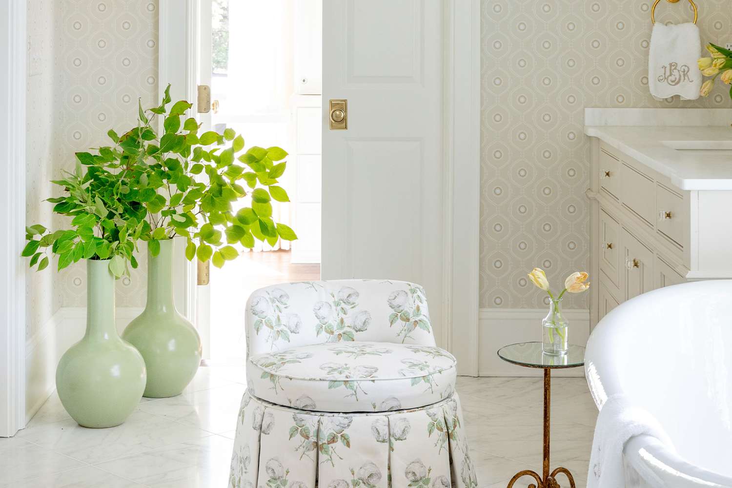 9 Creative Ways to Style All Those Empty Corners in Your Home [Video]