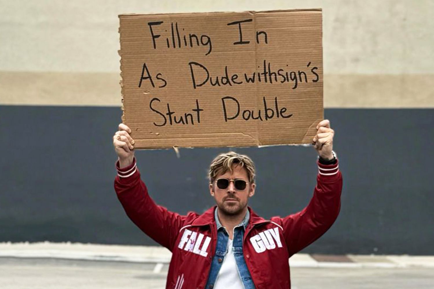 Ryan Gosling Fills in as ‘Stunt Double’ for Instagram’s Dude with Sign: Photo [Video]