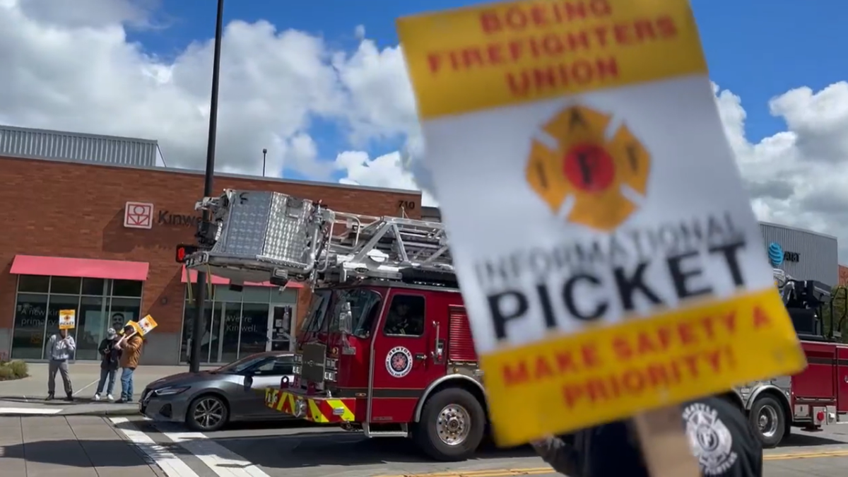 Boeing firefighters hit picket lines as WA strike deadline looms [Video]