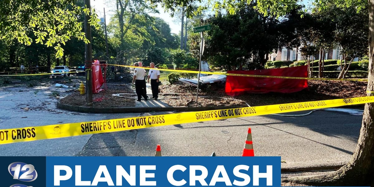 See the scene of the plane crash in an Augusta neighborhood [Video]