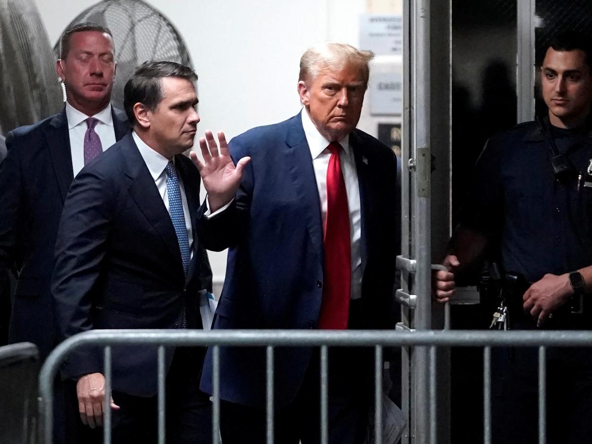 Jailing Trump on contempt would likely mean locking him up for an hour or two behind the courtroom, experts predict [Video]