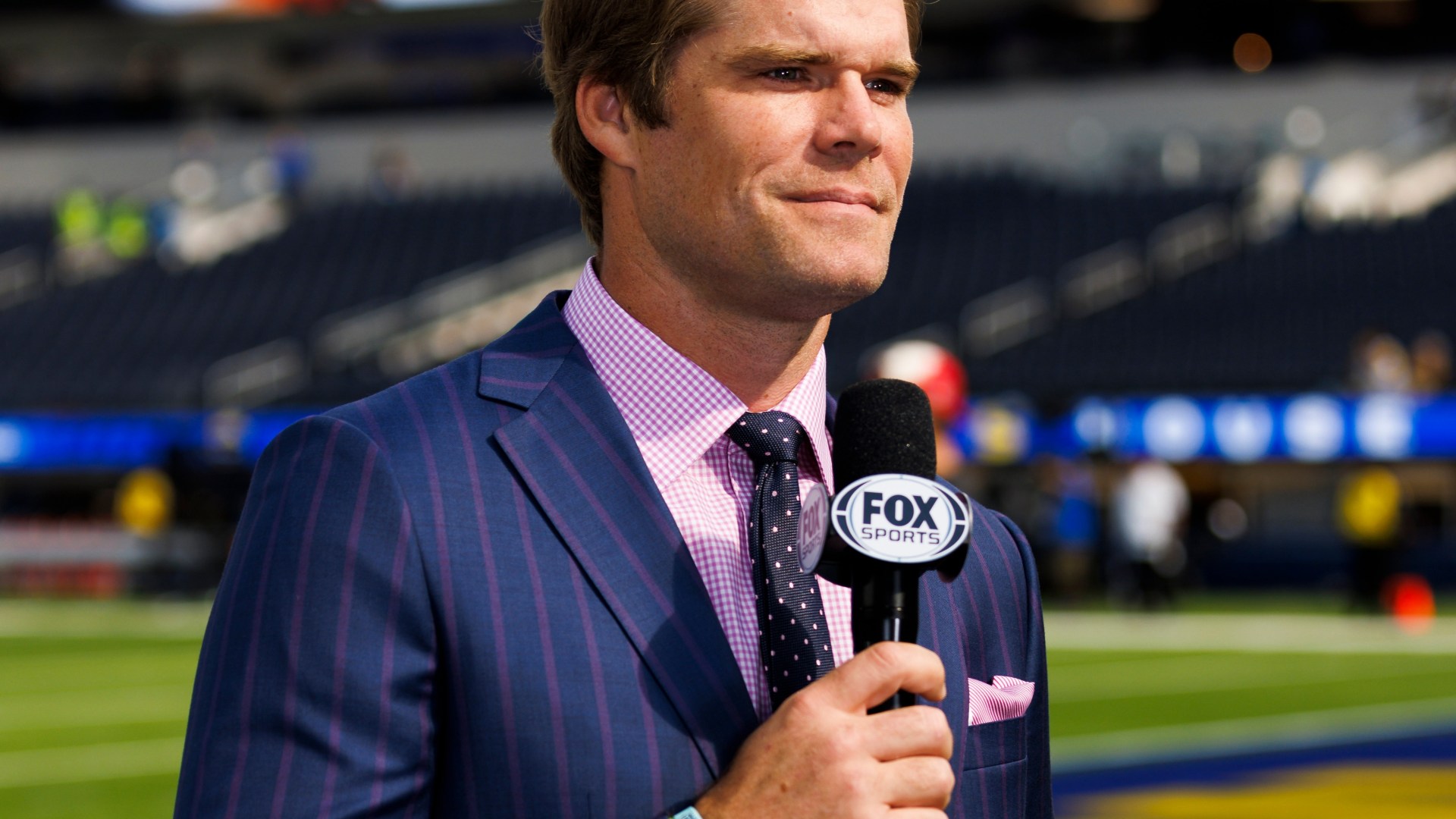 Ex-NFL star Greg Olsen makes major new career change as Fox Sports analyst prepares to be replaced in broadcast booth [Video]