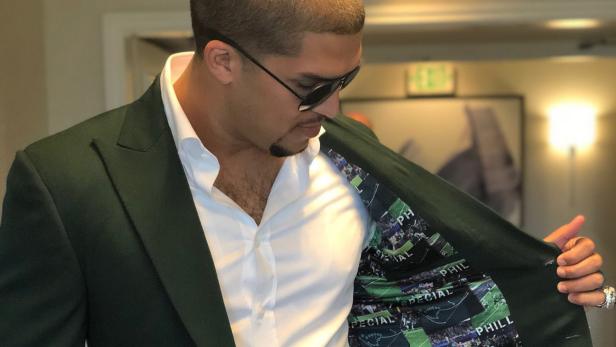 Trey Burton’s “Philly Special” ESPYs jacket is the second greatest green jacket on earth | Golf News and Tour Information [Video]