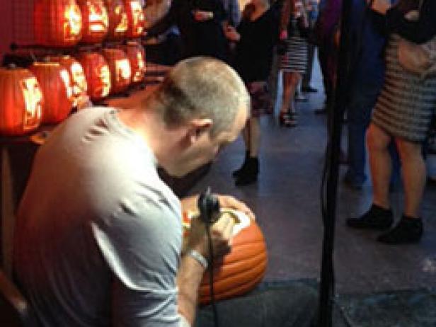 Meet Mike Pickett, a golf club pro who also creates pumpkin masterpieces | Golf News and Tour Information [Video]