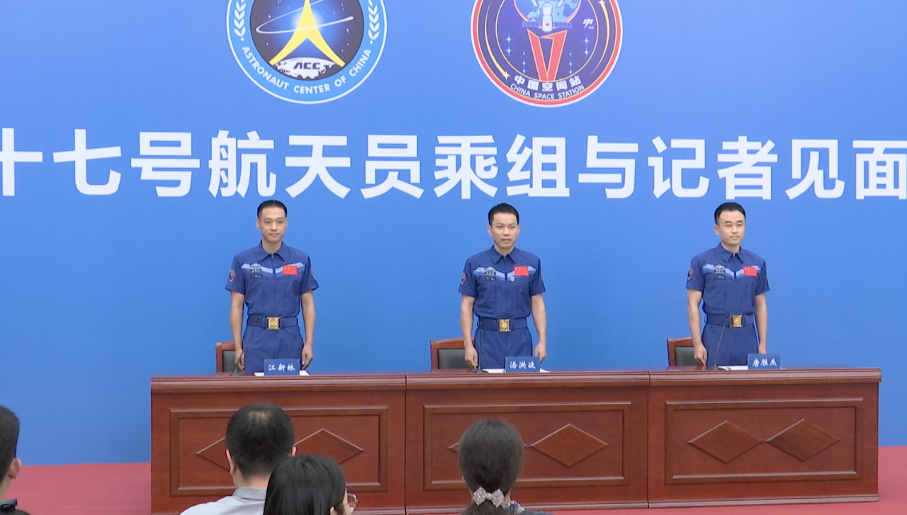 Shenzhou-17 crew meets press for the first time after flight [Video]