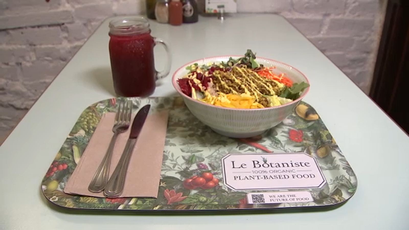 Neighborhood Eats: Le Botaniste packs flavor in its plant-based dishes [Video]