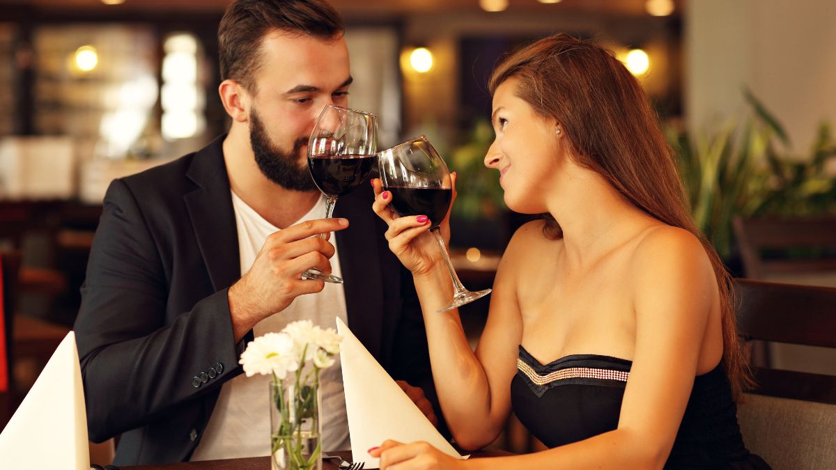 5 Ways To Spruce Up Your Romantic Date On A Rainy Evening [Video]