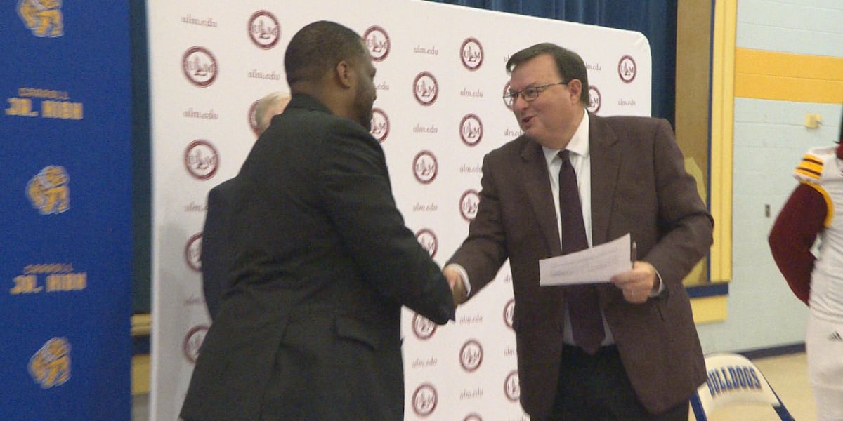 ULM and Carroll Jr. High shake hands, confirming academic support for bullpups [Video]