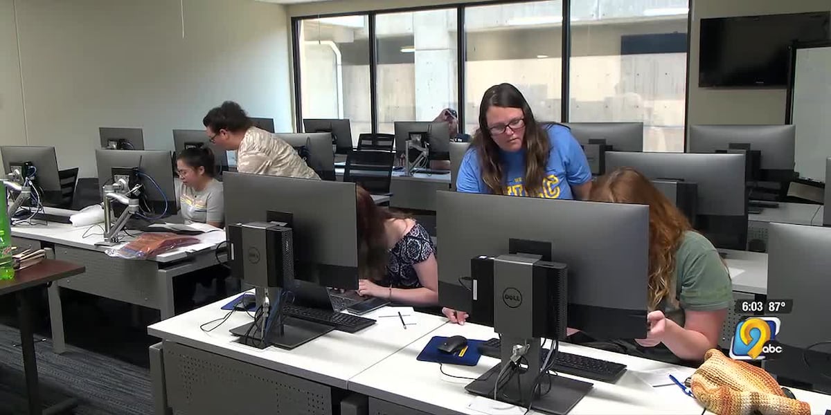 Northeast Iowa college helps students complete the FAFSA for free [Video]