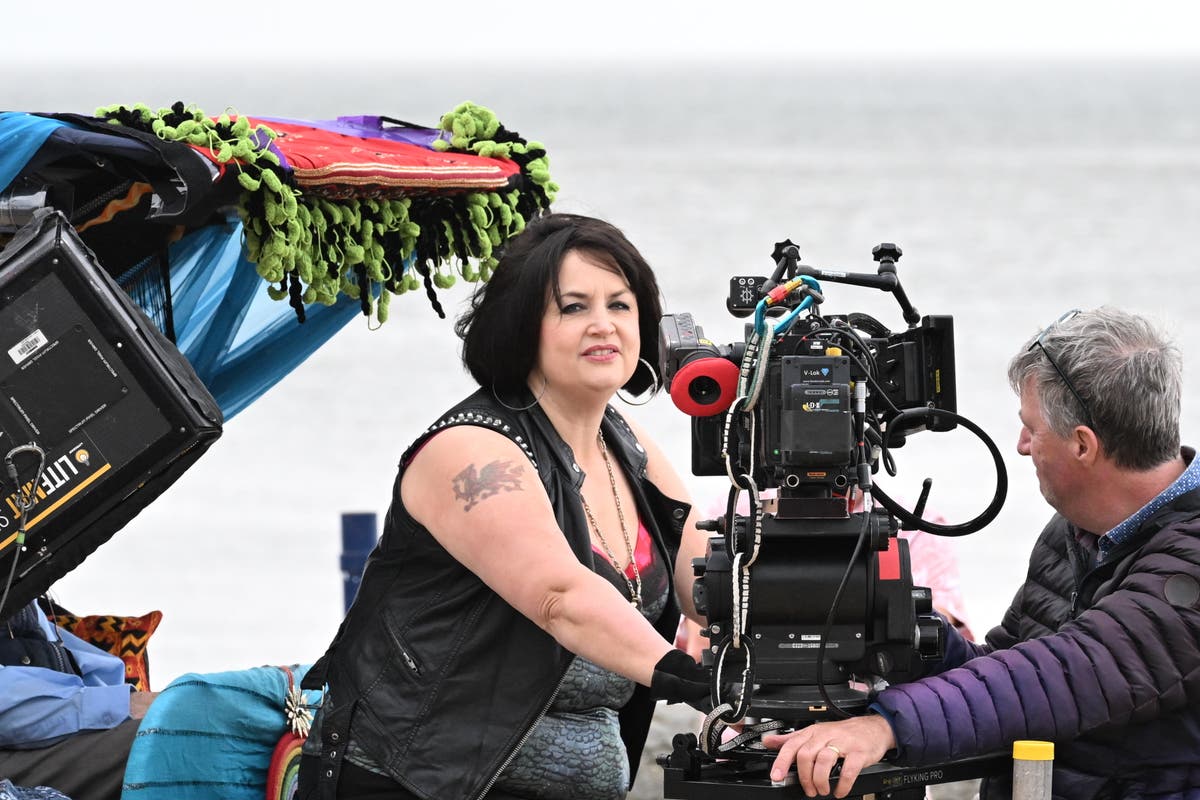 Gavin and Stacey: Ruth Jones’s Nessa rides ‘Barrybados’ tuk-tuk in final episode shoot [Video]