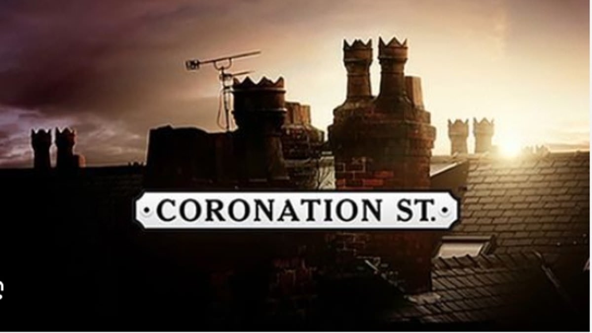 Iconic Emmerdale and Coronation Street sex symbol looks unrecognisable after revealing MAJOR career change [Video]