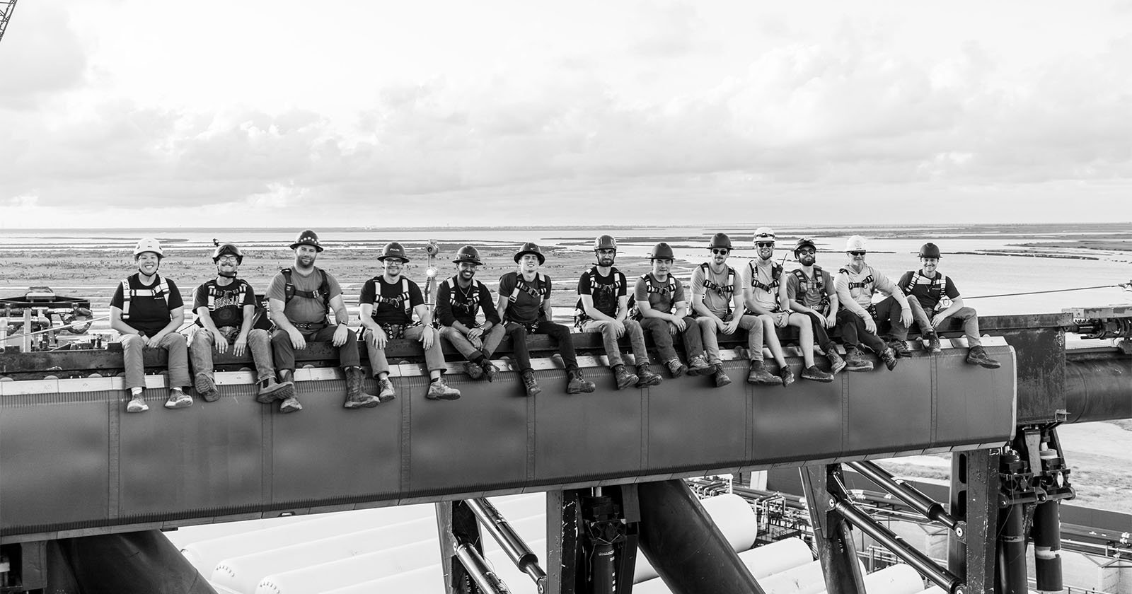 SpaceX Recreate ‘Lunch Atop a Skyscraper,’ One of History’s Most Famous Photos [Video]