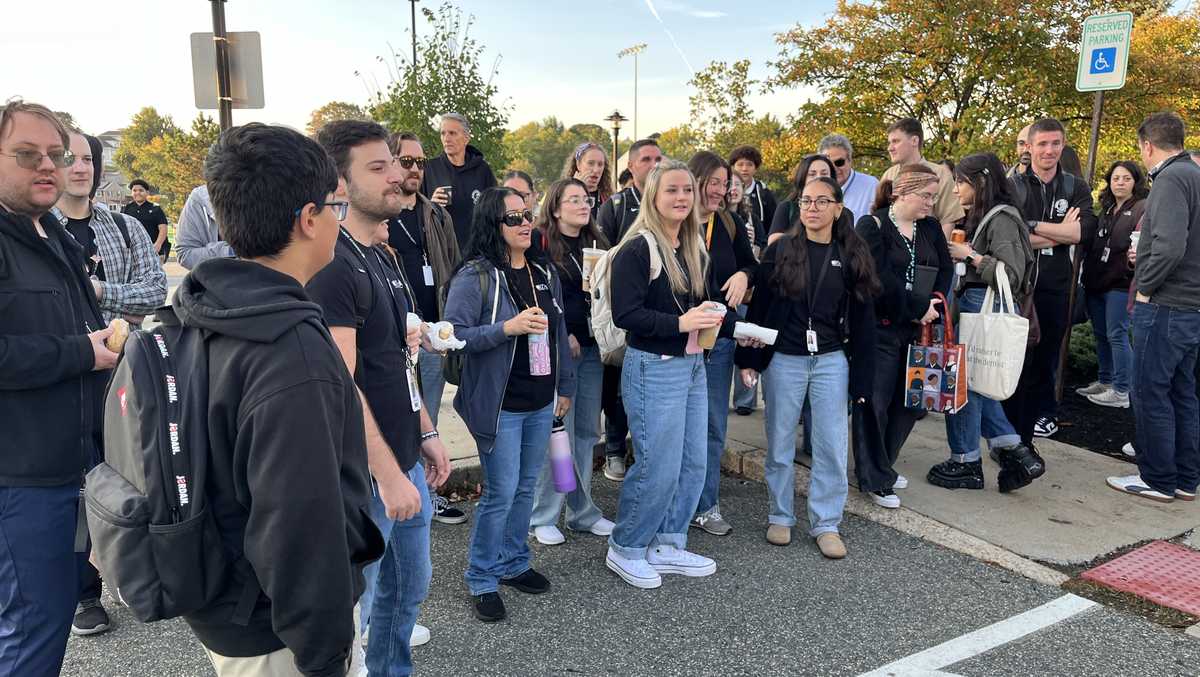 North Shore teachers protesting stalled contract negotiations enter ‘work-to-rule’ [Video]