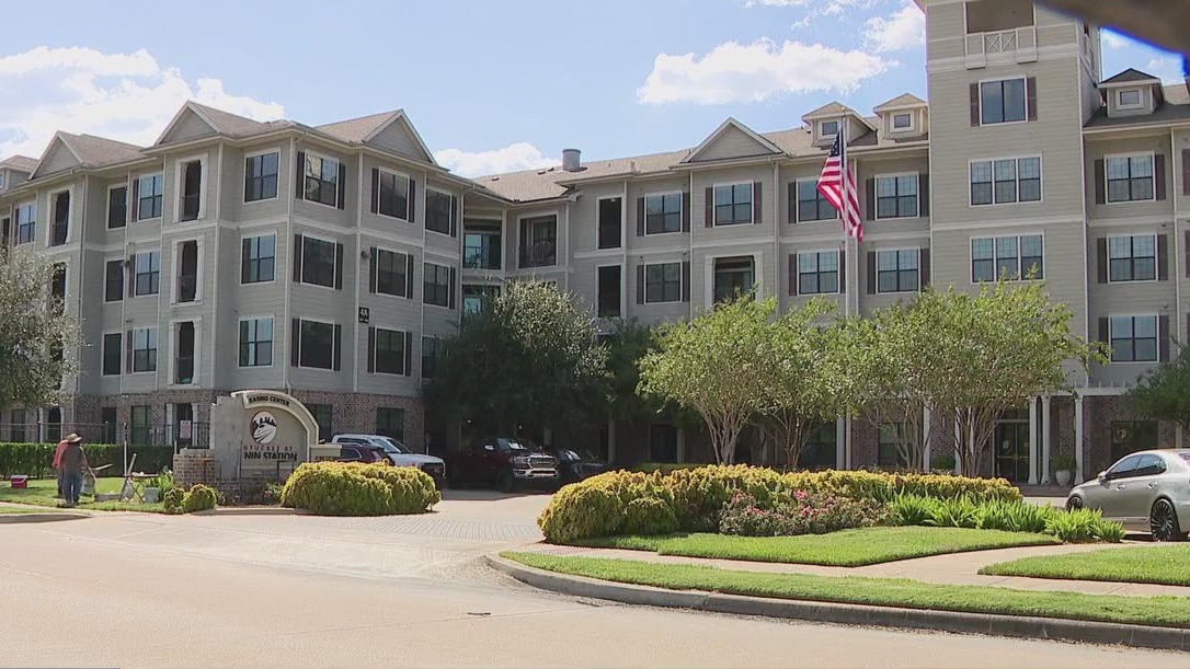 Houston apartment complex residents relieved after nearly 72 hours without water [Video]