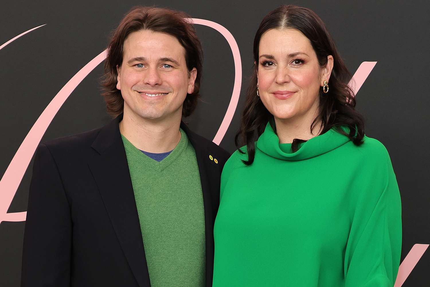 Melanie Lynskey Says Husband Jason Ritter Is a ‘True Feminist’ (Exclusive) [Video]