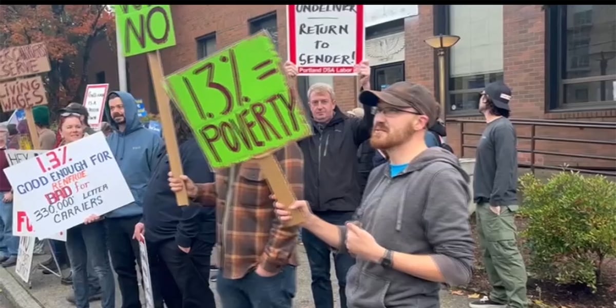 Mail carriers rally in Portland against tentative agreement between union, USPS [Video]