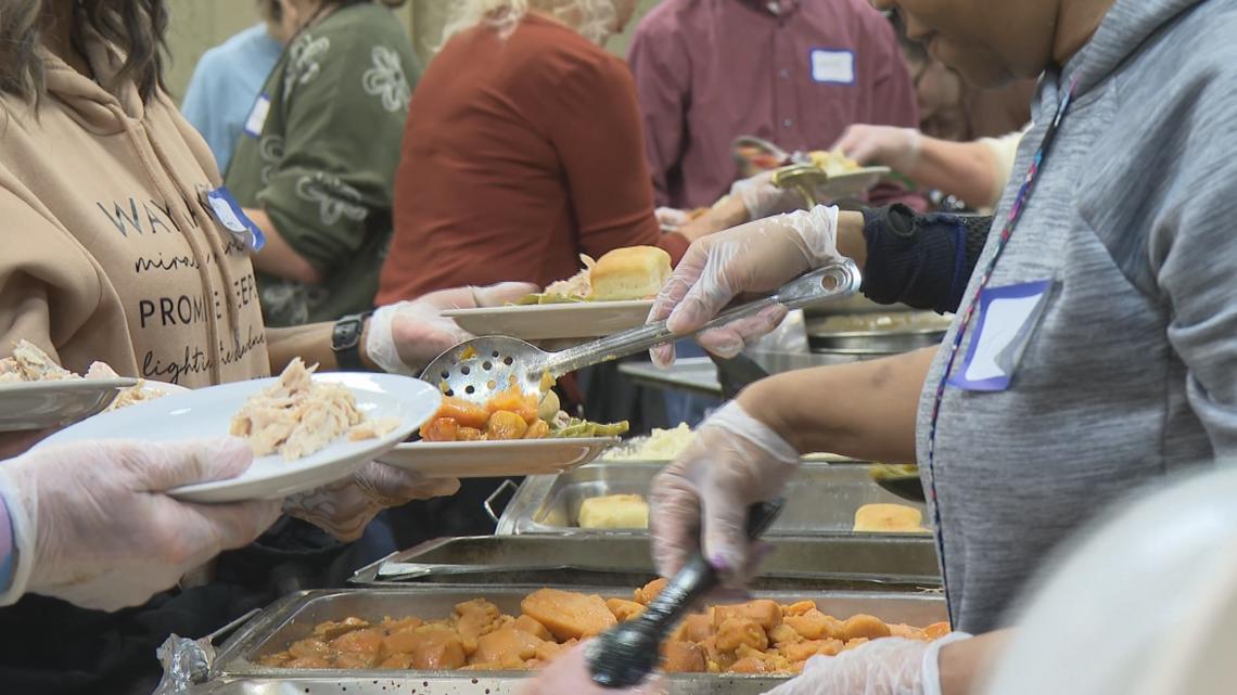 Wayside Christian serves meals to homeless on Thanksgiving [Video]