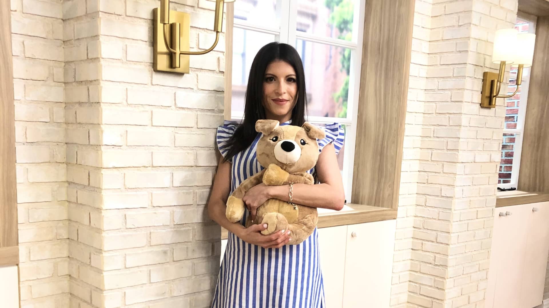 I turned stuffed-animal side hustle into full-time lucrative business [Video]